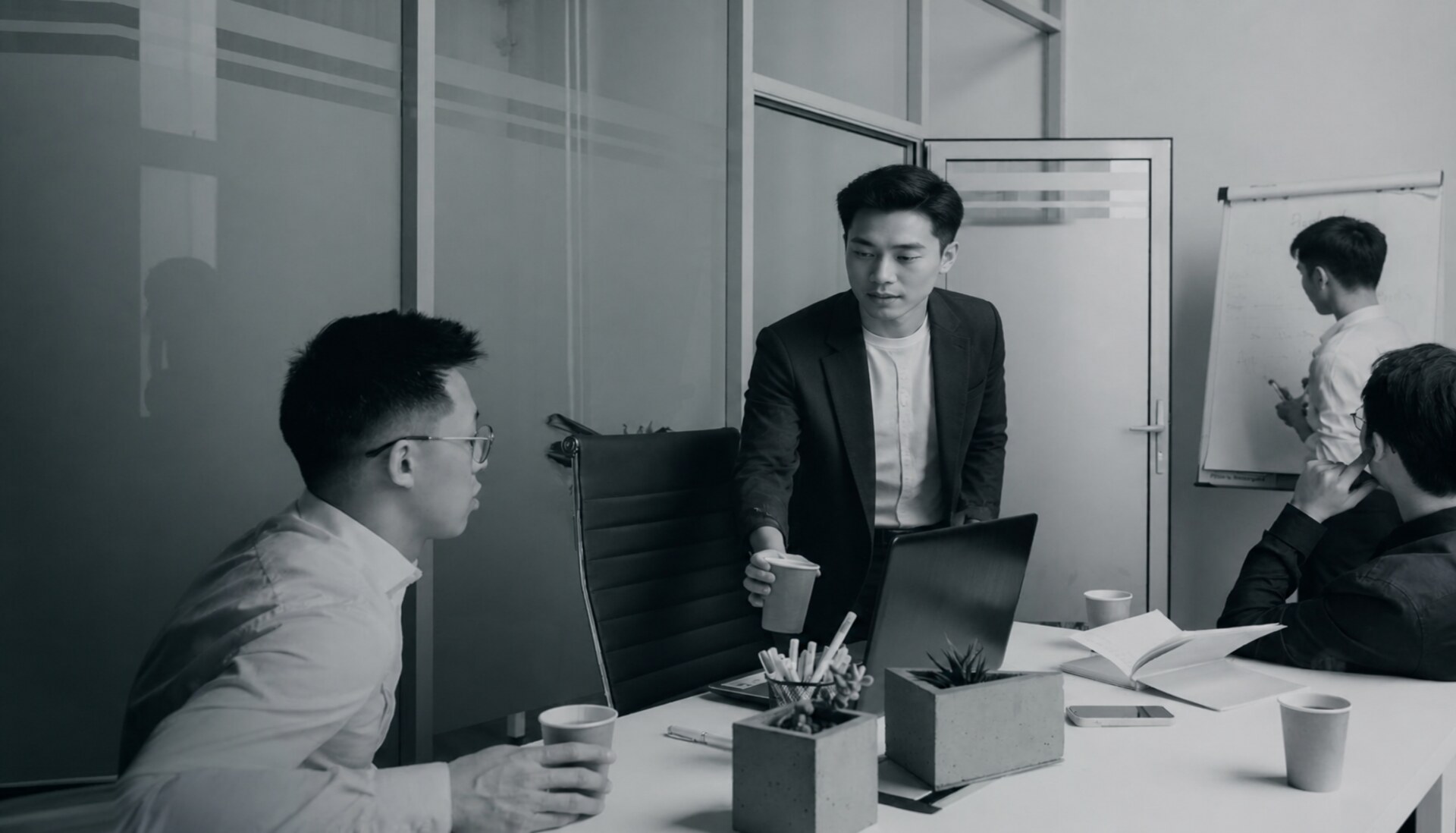L'équipe de BKT Consulting au travail dans ses bureaux